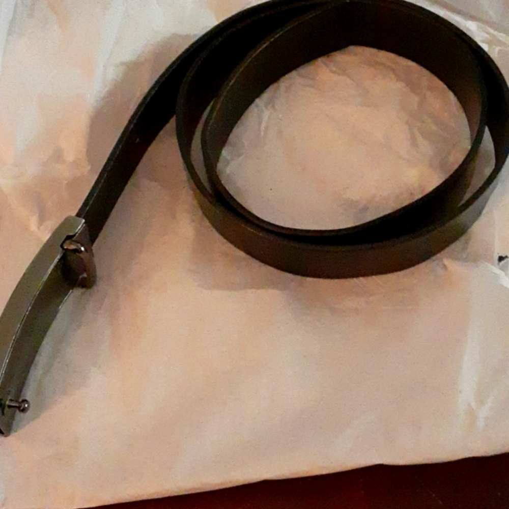 Black leather belt. Mens Size 32